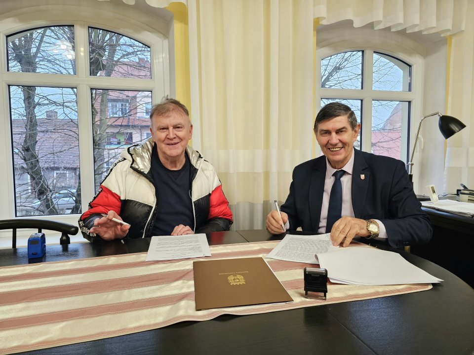 Podpisanie umowy na budowę drogi gminnej w Nietkowie